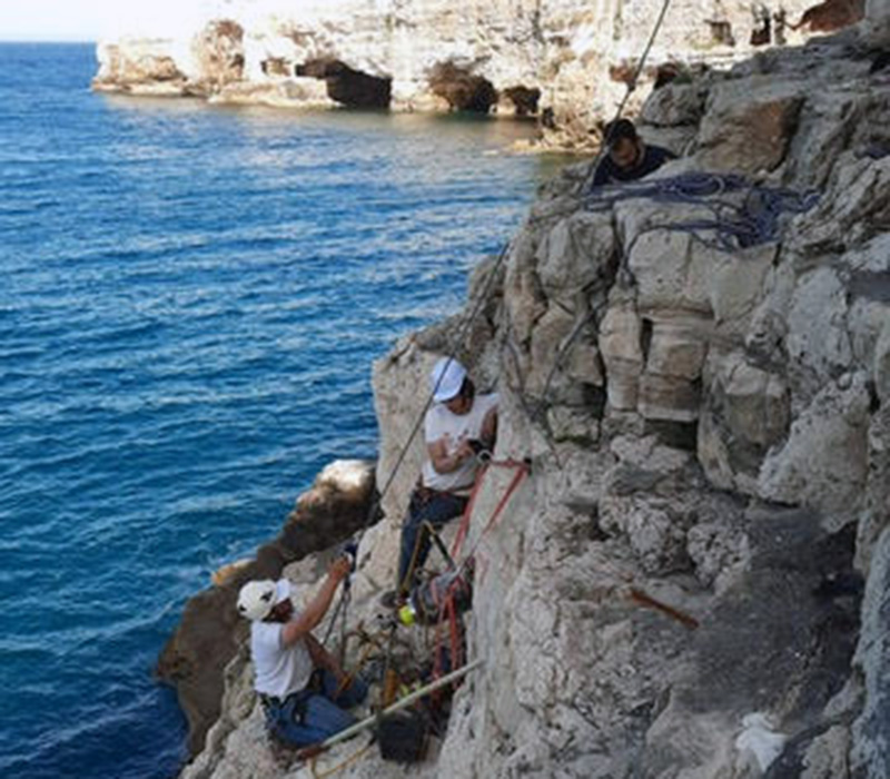 Rinforzo scarpata Polignano a Mare Italia Sireg Progetti Nel Mondo
