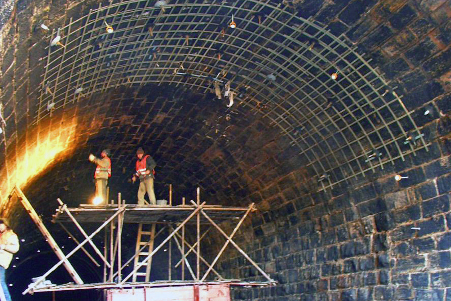 Produits et solutions Sireg en treillis fibre de verre pour la remise en état et la sécurisation des tunnels