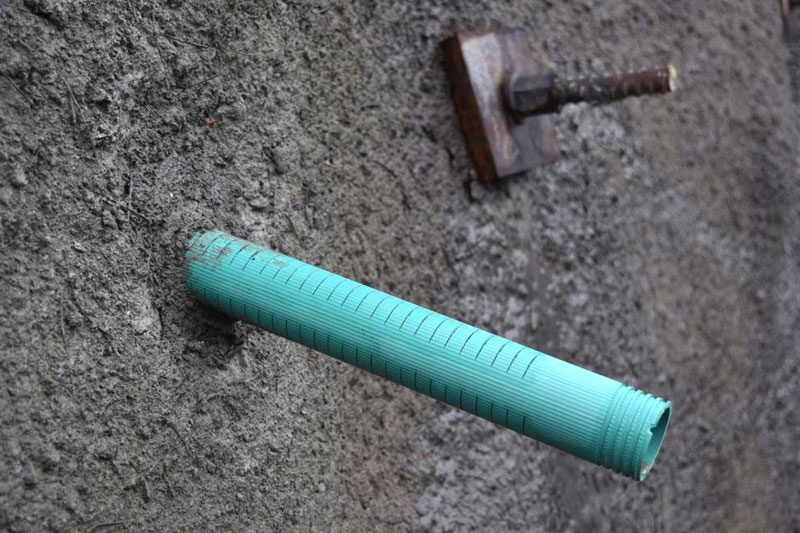 Tubes de drainage microfissurés pour drainage ou pour puits piézométrique (piézomètre)