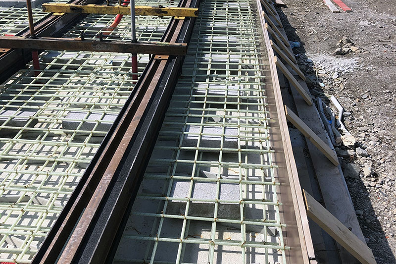 Treillis d'armature en fibre de verre pourrenforcement structurel d’éléments en béton armé